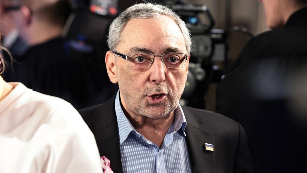 Pääministeripuolue kokoomusta edustava kansanedustaja Ben Zyskowicz korostaa, että opiskelu on itse valittu elämänvaihe, joka parantaa muun muassa työllistymisennustetta.