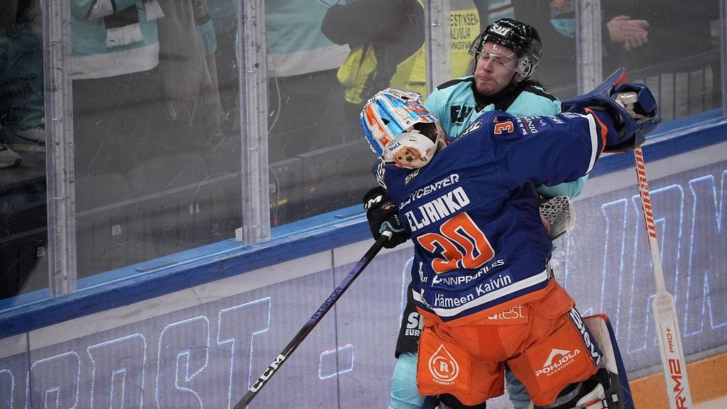 MTV Urheilun studiosta rajua palautetta Pelicans-pakki Saku Salmisen  rujosta tempusta: "Törkeää!"