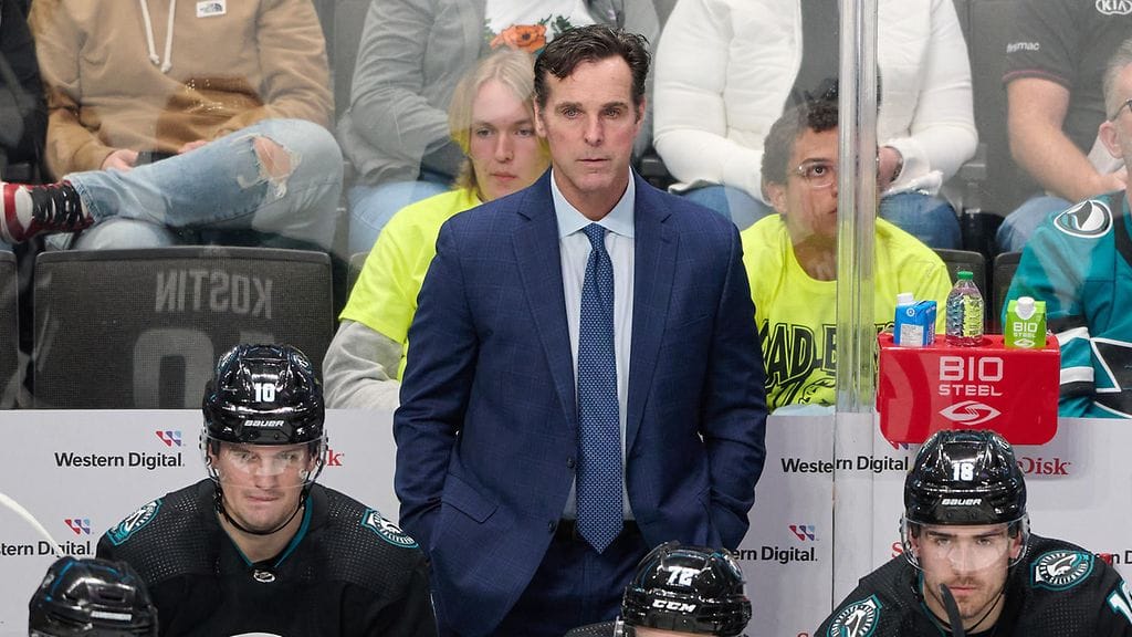 David Quinn sai potkut NHL:ssä pelaavan San Jose Sharksin peräsimestä.