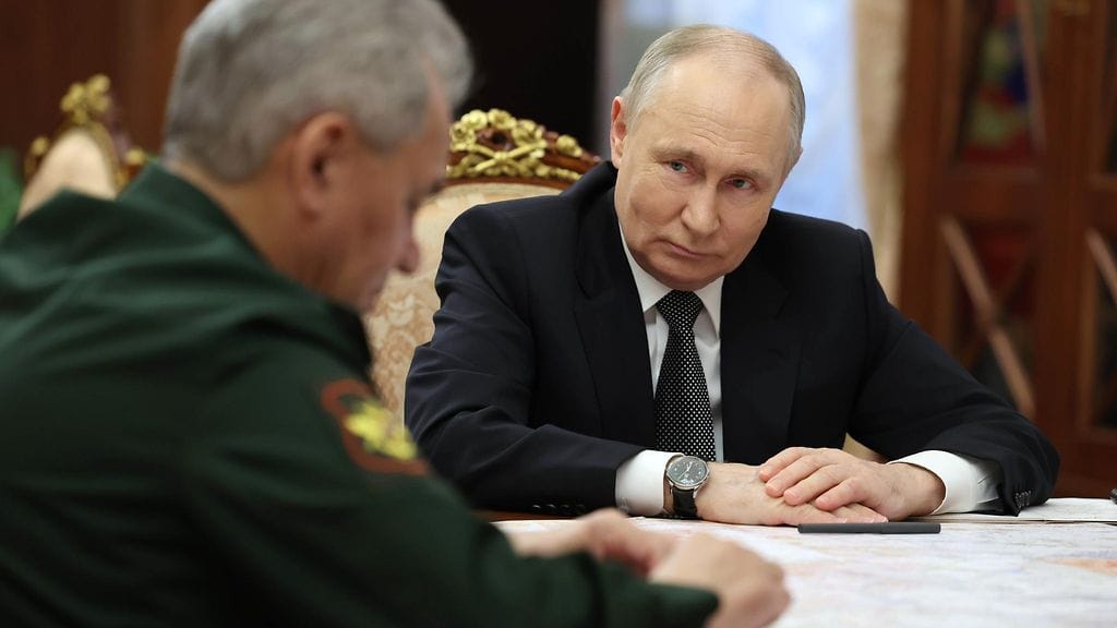 Venäjän puolustusministeri Sergei Shoigu ja presidentti Vladimir Putin helmikuussa.