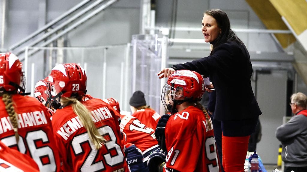 Päävalmentaja Saara Niemi solmi HIFK:n kanssa kaksivuotisen jatkosopimuksen.