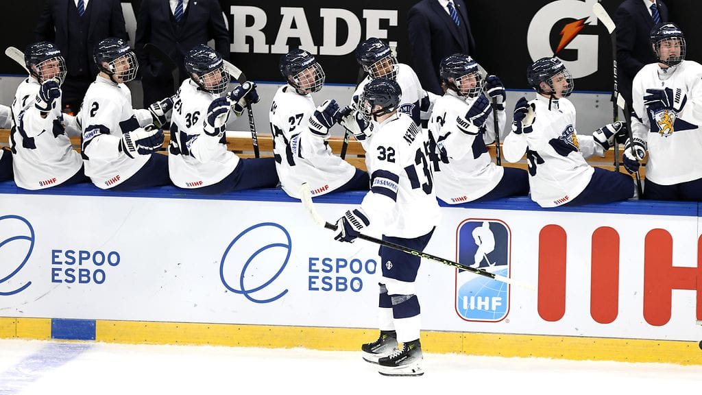 Emil Hemming iski Pikkuleijonien avausmaalin Latvia-ottelussa.