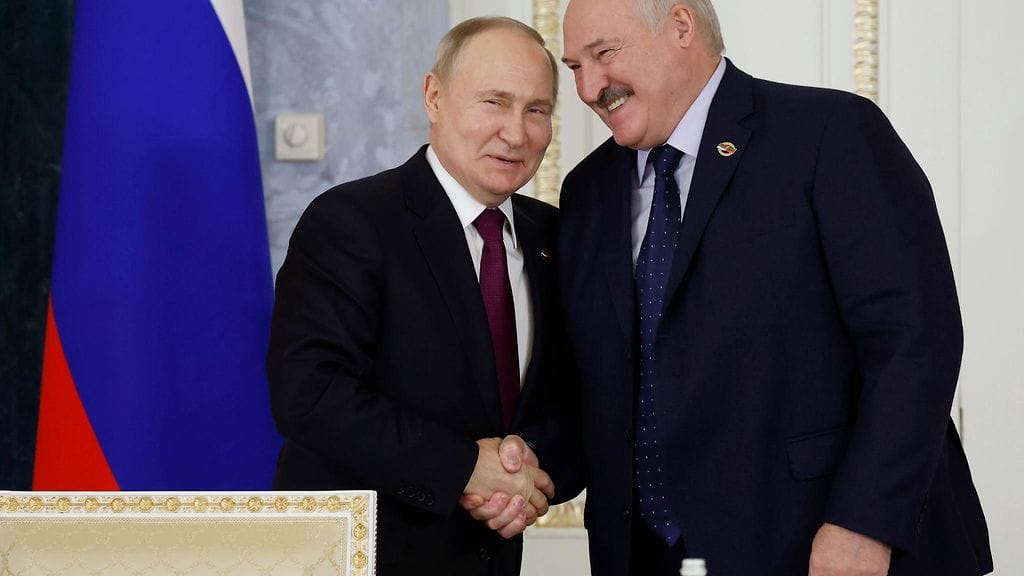 Presidentit Vladimir Putin ja Aljaksandr Lukashenka Pietarissa tammikuussa 2024.