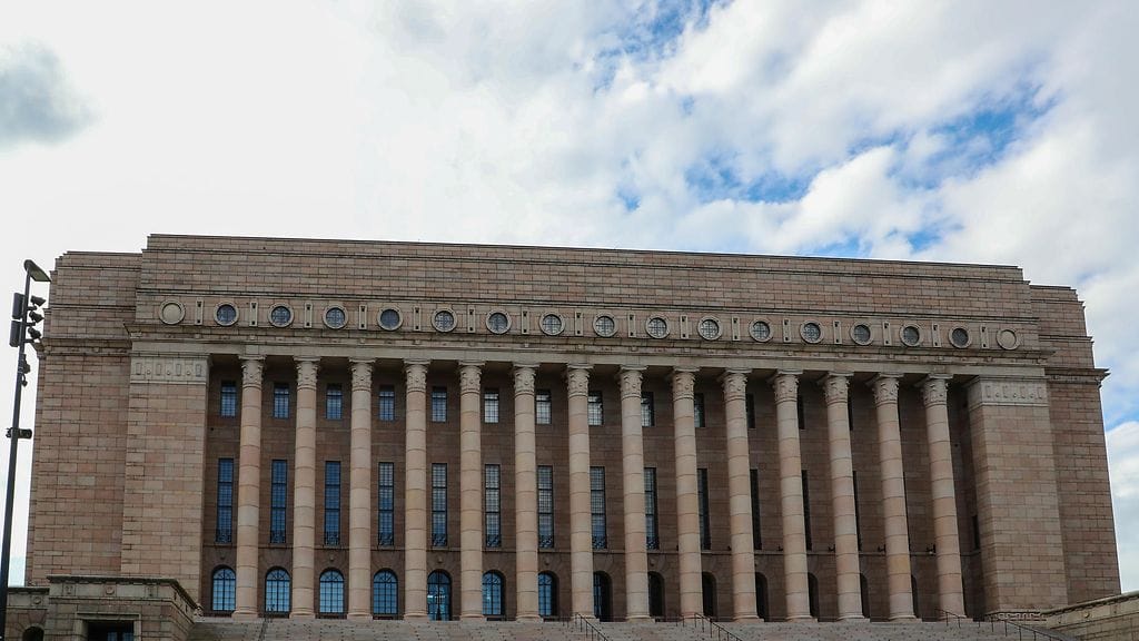 MTV Uutisten tietojen mukaan ensimmäisistä sairastumistapauksia alkoi ilmaantua eilen illalla ja tällä hetkellä tapauksia on tiedossa vajaat 20.