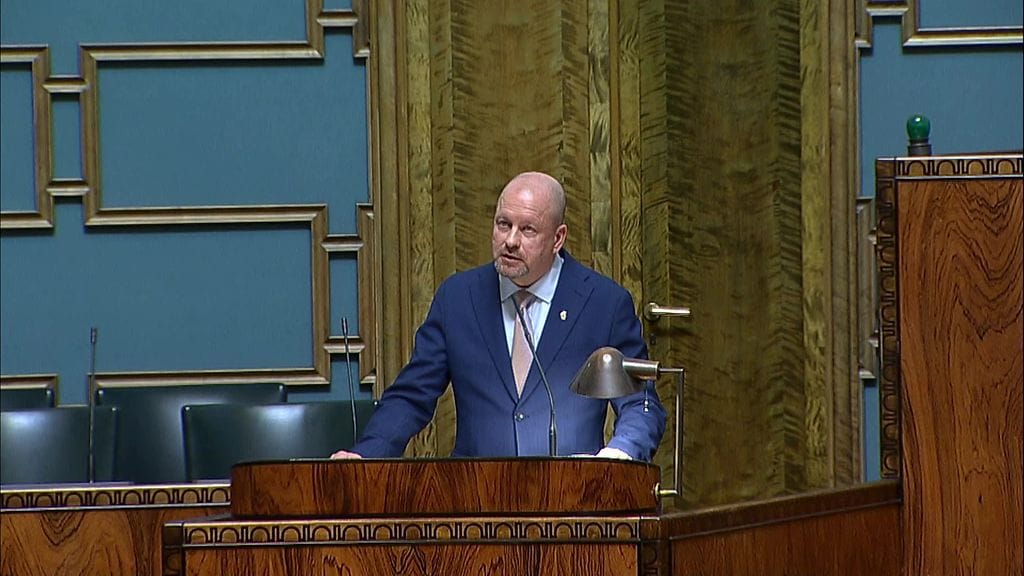 Perussuomalaisten kansanedustaja Timo Vornanen jää kahden viikon sairauslomalle, kertoo puoluesihteeri Harri Vuorenpää. Kuvituskuvassa Vornanen on eduskunnassa.