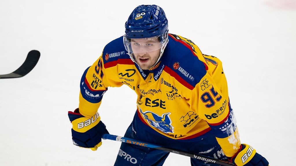 Vahvan kauden Jukureissa pelannut Oskars Batna jättää SM-liigan.