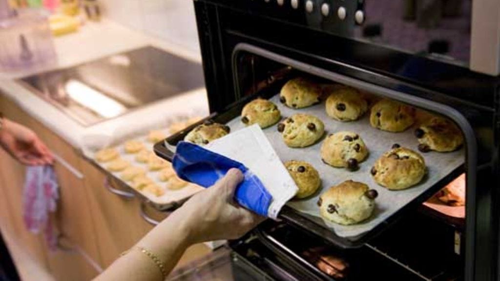 Pullantuoksuinen vaimo ja äiti, pelkkä haavekuva?