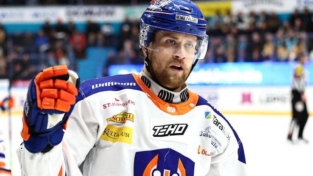 Heikki Liedes siirtyy Tapparan mestarijoukkueesta liiganousija Kiekko-Espooseen.