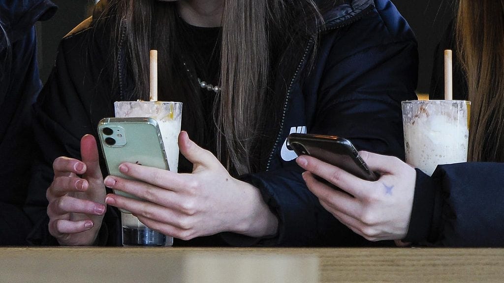 Sosiaalisen median yhtiöt, eivät ole ponnistelleet riittävästi lasten ja nuorten suojelemiseksi verkossa, sanoo asiantuntija. Kuvituskuva.