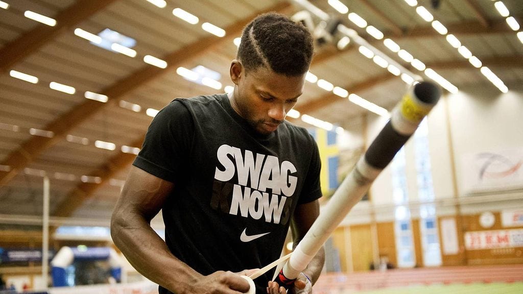 Alhaji Jeng kuvattuna seiväshyppyurallaan vuonna 2014.