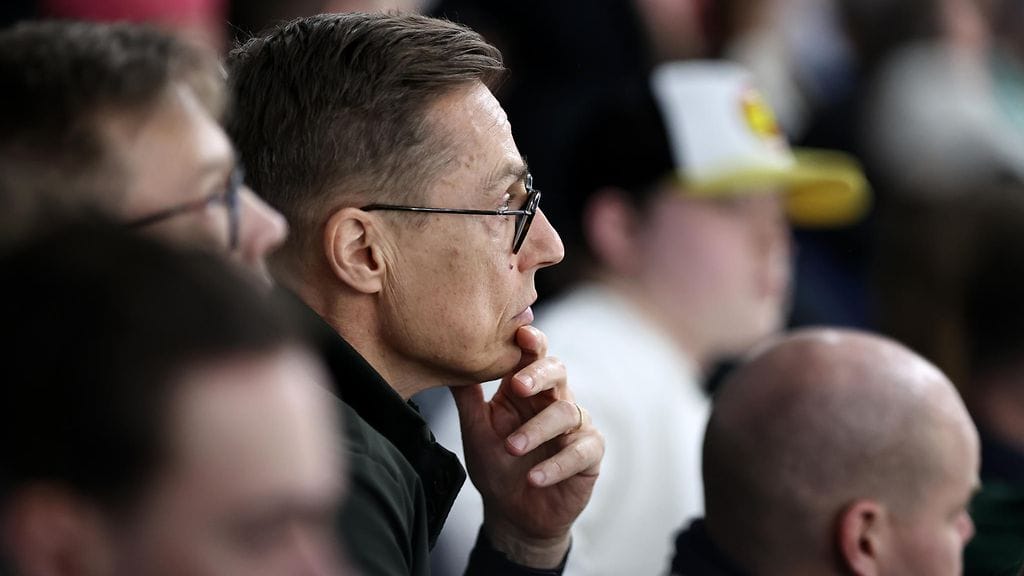 Tasavallan presidentti Alexander Stubb seurasi vappuaattona Suomen alle 18-vuotiaiden poikien MM-ottelua Espoossa.