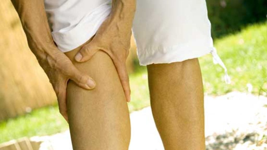 Nivelten aamujäykkyys on tyypillinen nivelrikon oire.