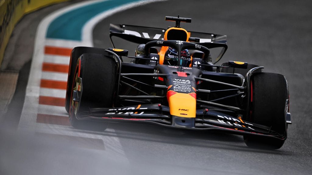 Harjoitukset eivät sujuneet Red Bullin Max Verstappenilta Miamissa ruusuisasti, kunnes hän onnistui kellottamaan session lopussa kärkiajan.