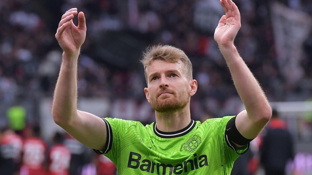 Lukas Hradecky on pelannut koko kauden loistavasti Leverkusenin kapteenina.