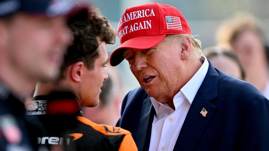 Donald Trump ja Lando Norris keskustelivat Miamin F1-osakilpailun jälkeen.