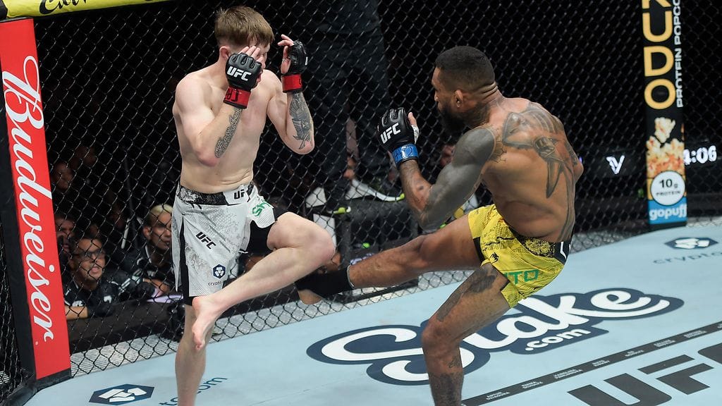 Joanderson Briton potku päätti ottelun Jack Shorea vastaan.