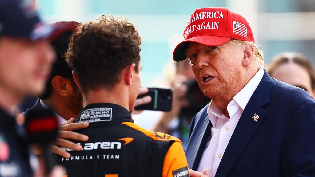 Donald Trump kävi onnittelemassa McLarenin Lando Norrista voitetun Miamin GP:n jälkeen.