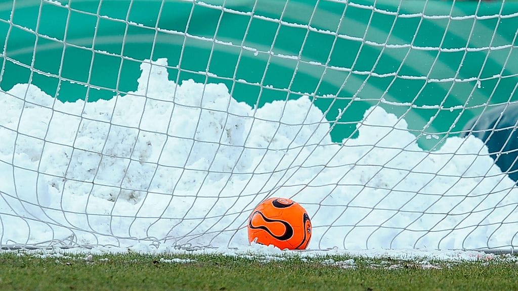 Pallo iskettiin rysään, kun maalivahti ei ollut ehtinyt takaisin vessasta. Kuvituskuva.