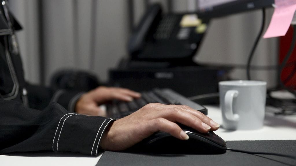 Kevytyrittäjien taustat vaihtelevat. Suurin osa heistä on Suomessa syntyneitä miehiä.