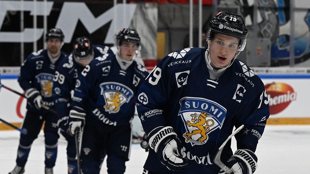 Oliver Kapanen pelaa ensimmäisissä aikuisten MM-kisoissaan tänä vuonna.