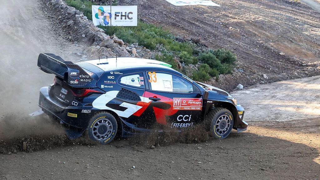 Mitä ihmettä? Elfyn Evansin kartturi Scott Martin lukee nuotit puhelimesta – "Nyt on tapahtunut jotain käsittämätöntä"