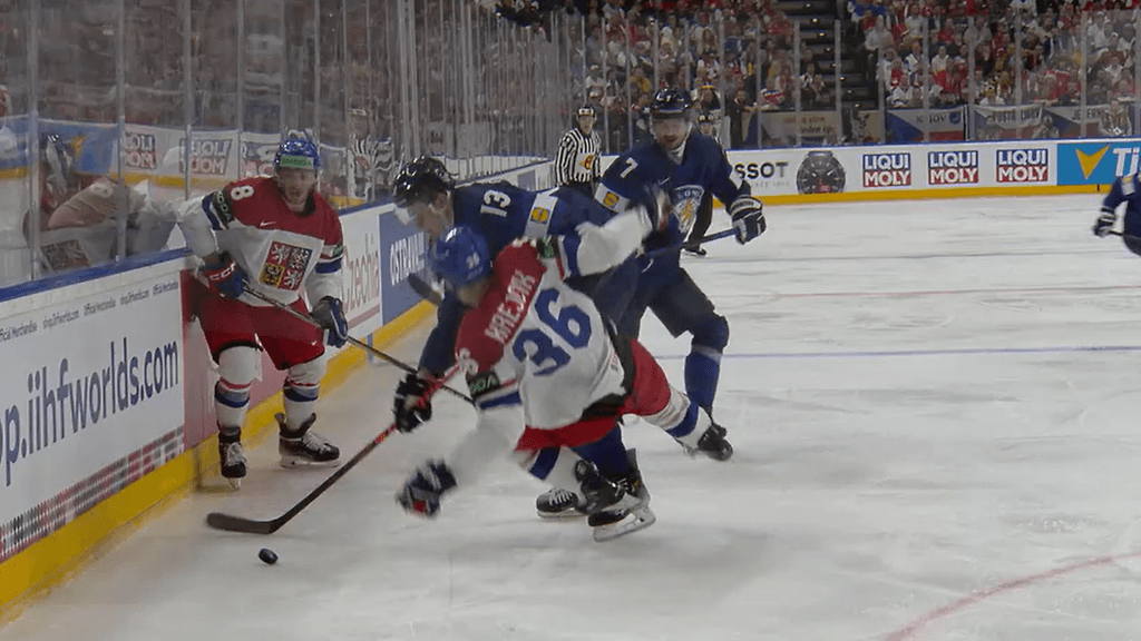 Jesse Puljujärveltä jykevä taklaus – SM-liigastakin tuttu Jakub Krejcik lennähti katolleen