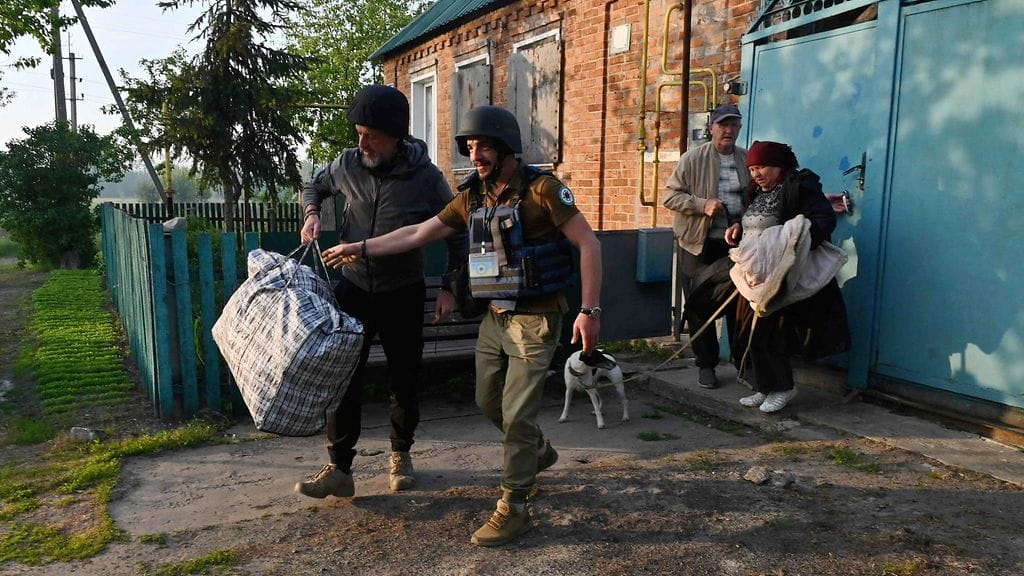 Harkovan alueelta on evakuoitu lähes parituhatta siviiliä eilisen jälkeen.