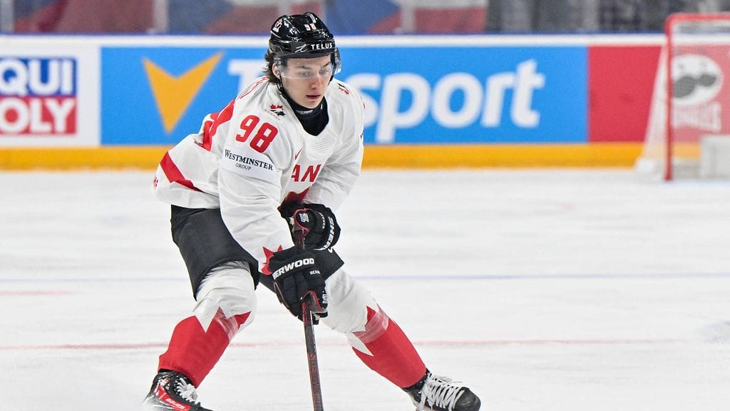 Kanadan Connor Bedard on osunut kahdesti Ison-Britannian rysään.