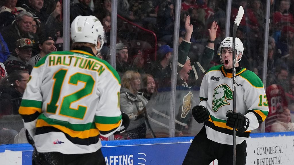 Halttunen juhli London Knightsin kolmatta osumaa yhdessä joukkuetoverinsa Jacob Julienin kanssa.