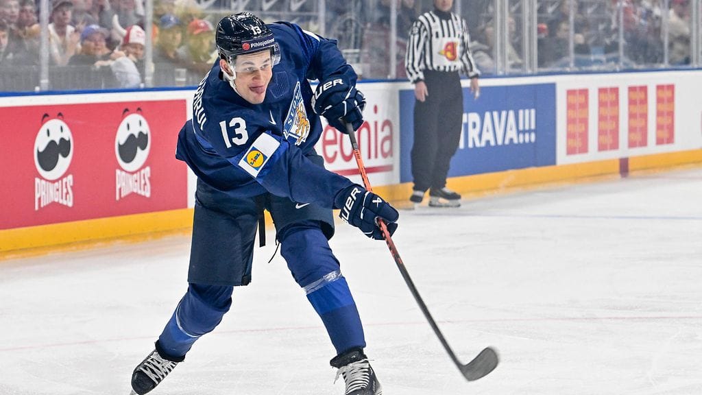 Oliver Kapanen ohjasi Suomen MM-turnauksen avausmaalin