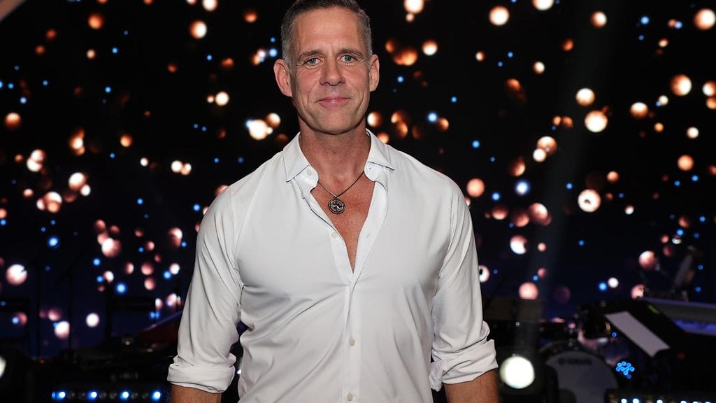 Soutaja Jari Saariosta kertovan Soutaja-kirjan kirjailija vaihtuu.