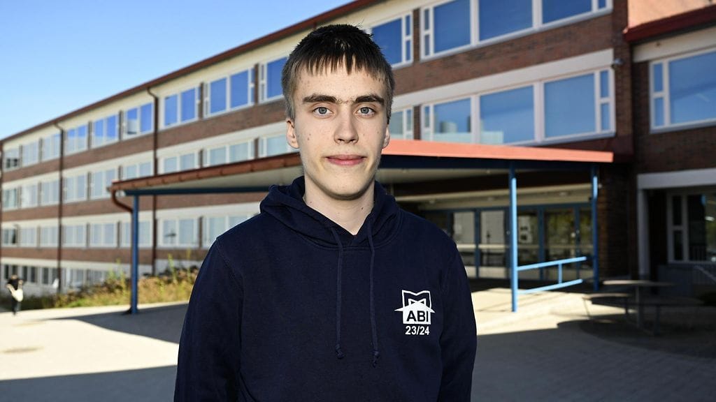 Topias Muukkonen kirjoitti tänä keväänä yhdeksän laudaturin ylioppilaaksi Helsingin Mäkelänrinteen lukiosta. Tulos on koko Suomen toiseksi paras.