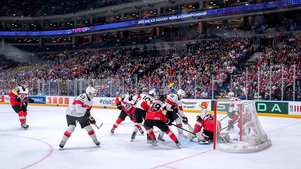 Onnettomuus tapahtui Itävallan ja Sveitsin välisen sunnuntaisen MM-kisaottelun jälkeen.