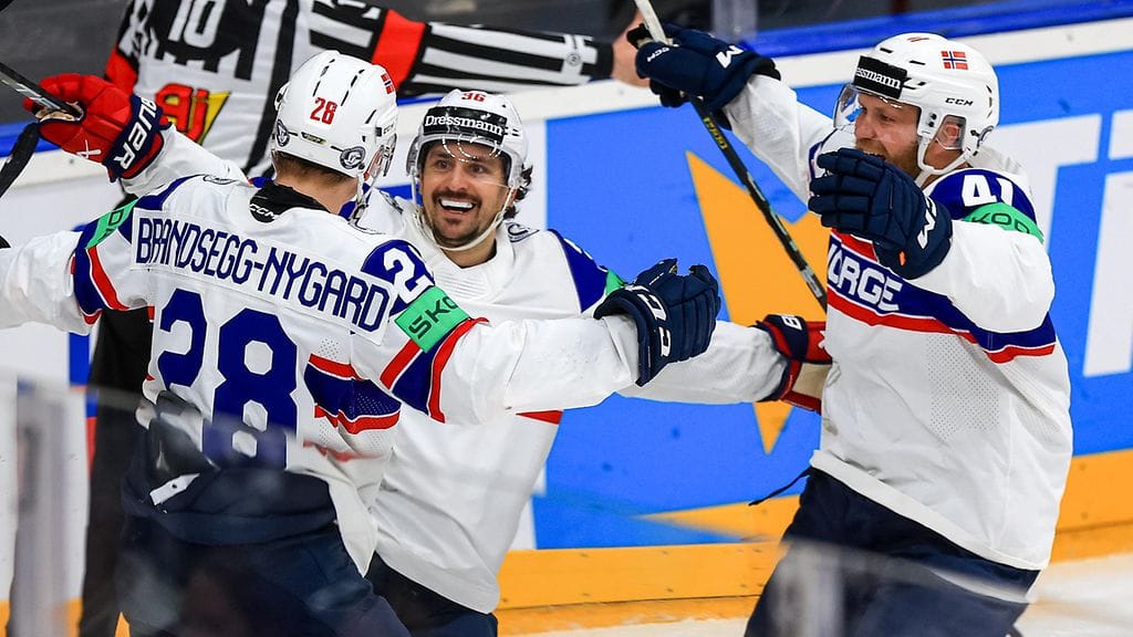 Michael Brandsegg-Nygård laukoi Mats Zuccarellon syötöstä Norjan voittomaalin Tanskan verkkoon.