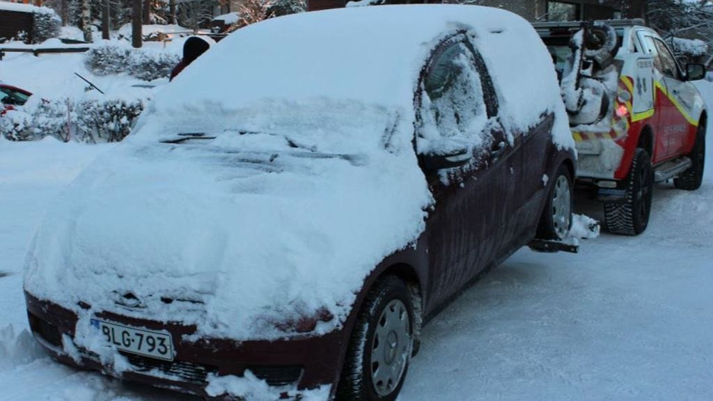 Mies vannoi kolmen lapsensa äidille rakkauttaan lukemattomissa viesteissään. Sitten nainen löytyi tästä autosta kuoliaaksi poltettuna.