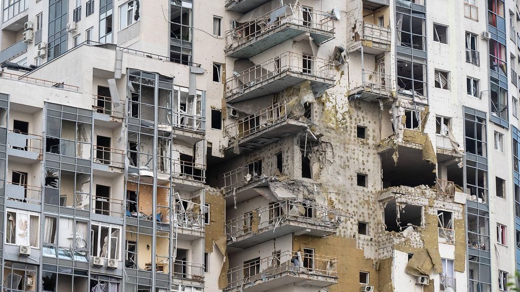 Ainakin viisi ihmistä on kuollut Venäjän iskuissa tänään lauantaina Ukrainassa Harkovan ja Hersonin alueilla, kertoivat alueiden kuvernöörit. Kuvituskuva on toukokuulta.