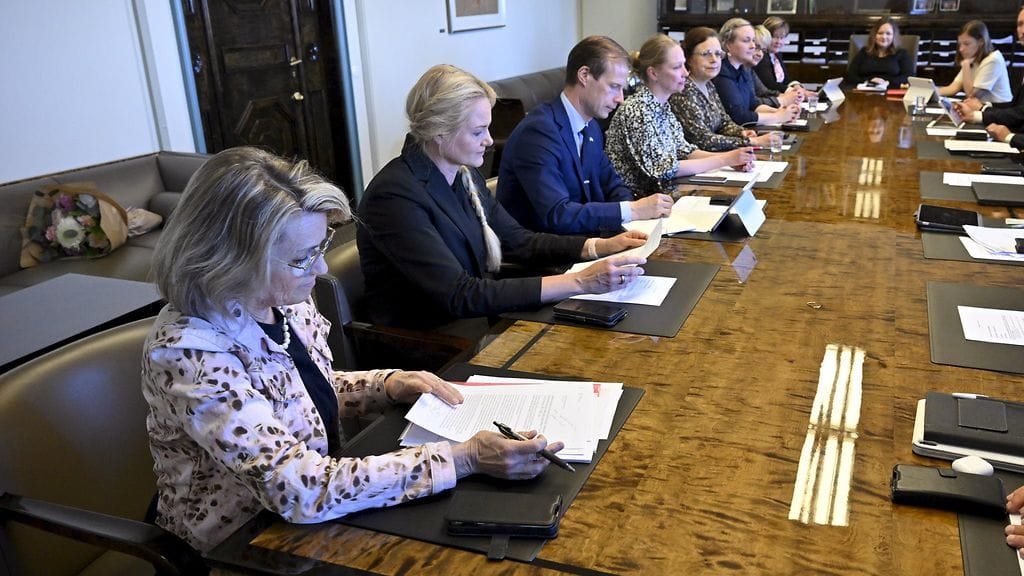 Valiokunnan jäsen Päivi Räsänen sosiaali- ja terveysvaliokunnan kokouksessa Helsingissä 15. toukokuuta.