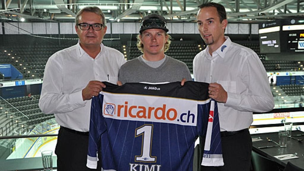 Kimi Räikkönen ja EV Zugin pelipaita