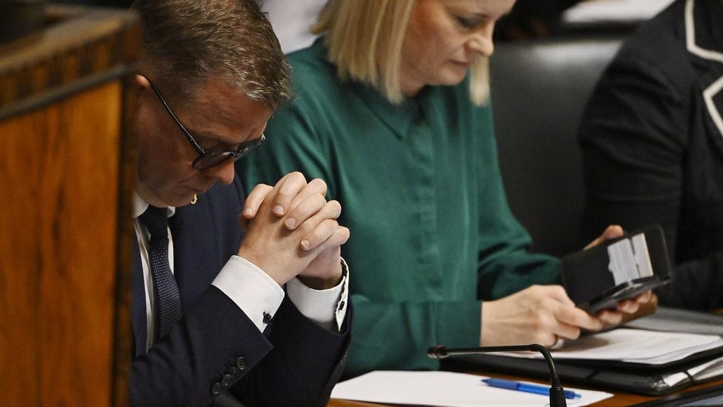 Opposition edustajat syyttivät Orpoa myös väärien tietojen antamisesta.