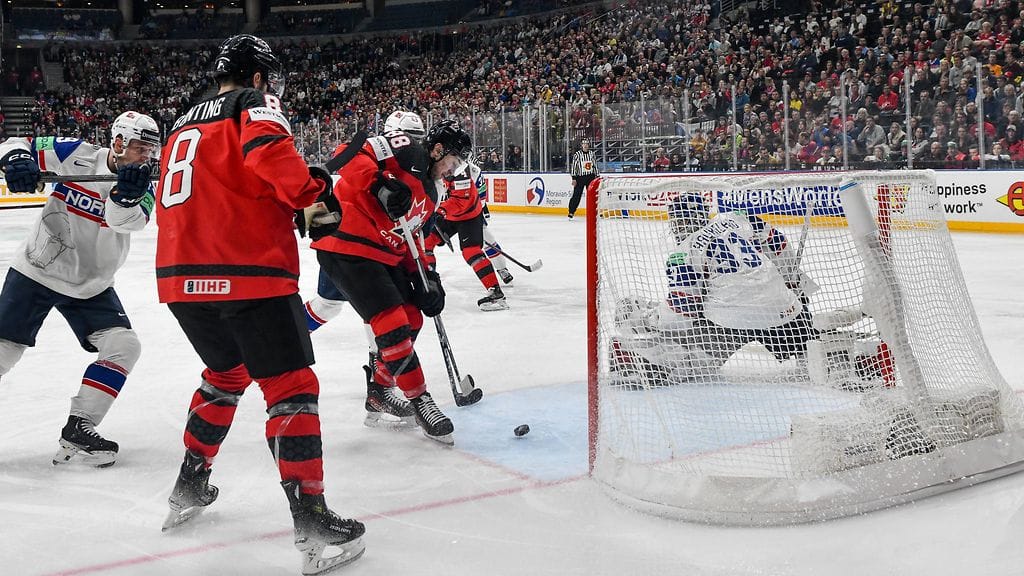 Andrew Mangiapane nautiskeli toisessa erässä Kanadan 2–0-johtoon Norjaa vastaan.
