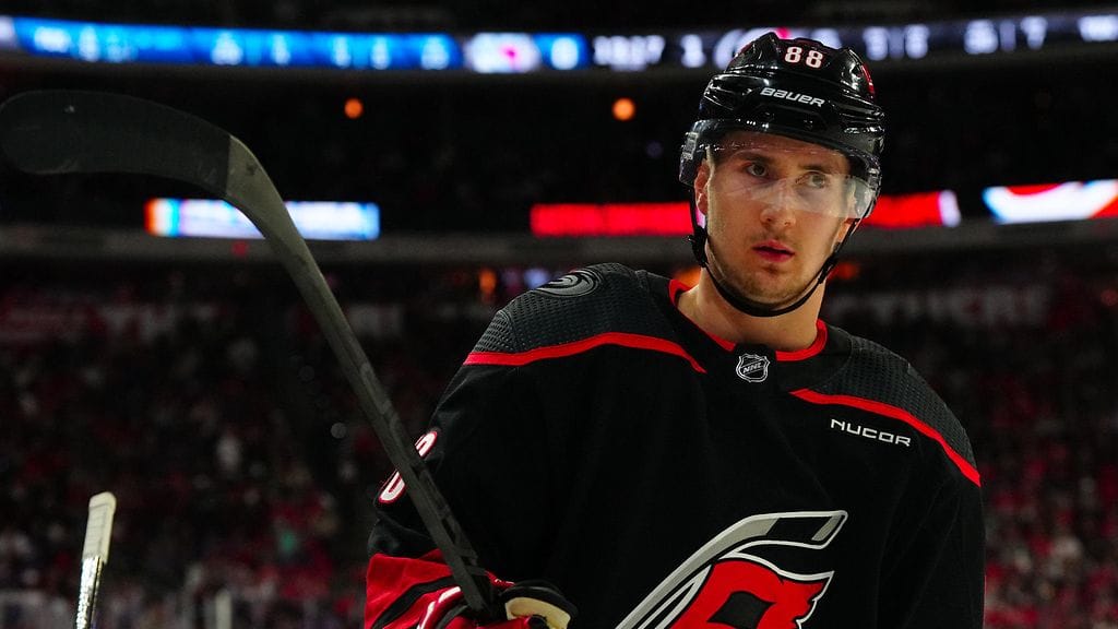 Martin Necas liittyy Tshekin maajoukkueen vahvuuteen lauantaina.