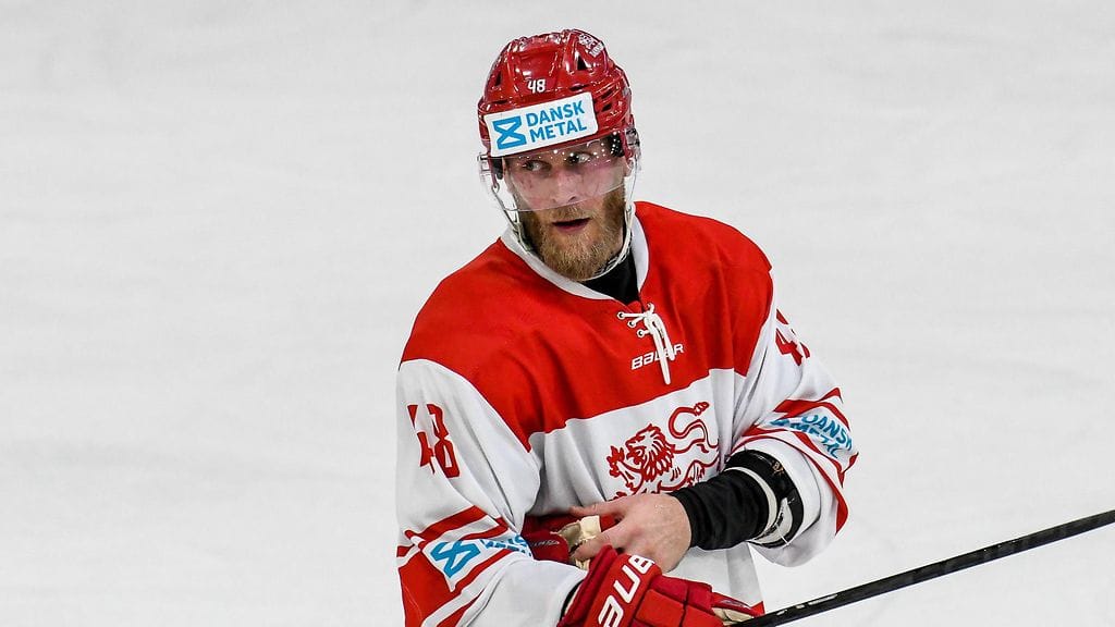 Tanskan Nicholas B. Jensen loukkaantui polvitaklauksesta.