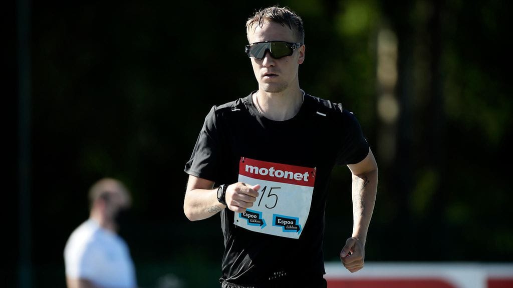 Aku Partanen paranteli 10 kilometrin kävelyn Suomen ennätystä.