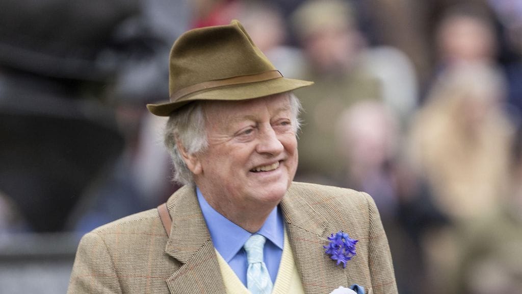 Vuonna 1995 kuningatar Camillasta eronnut Andrew Parker Bowles on löytänyt elämäänsä rakkautta.