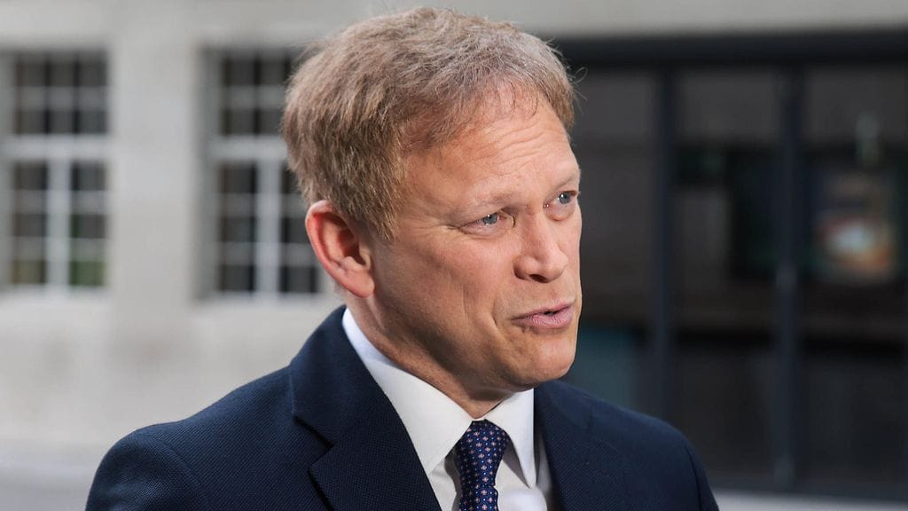 Iso-Britannian puolustusministeri Grant Shapps syyttää kiinaa aseavun toimittamisesta Venäjälle