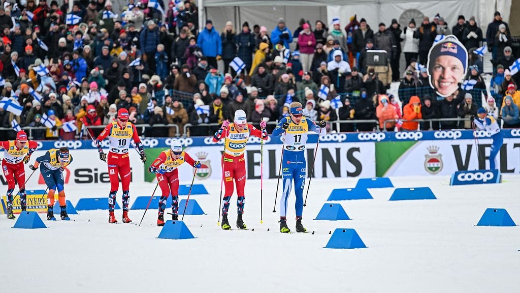 Hiihtoliitolla on yhä 1,9 miljoonan euron velka Lahden kaupungille vuoden 2017 MM-hiihdoista. Kuva Salpausselän kisoista maaliskuulta 2023.