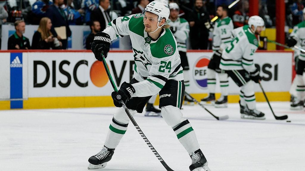 Roope Hintz on sivussa Dallasin kokoonpanosta konferenssifinaalien avauksessa.