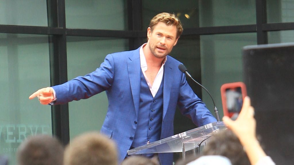 Chris Hemsworth sai tähden Hollywoodin Walk of Famelle.
