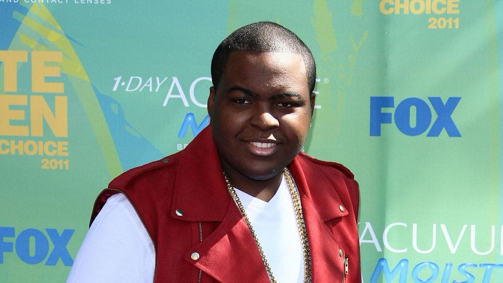 Sean Kingston tuli tunnetuksi koko maailmalle vuonna 2007, jolloin hän julkaisi jättihitiksi nousseen kappaleensa "Beautiful Girls" ollessaan 17-vuotias.