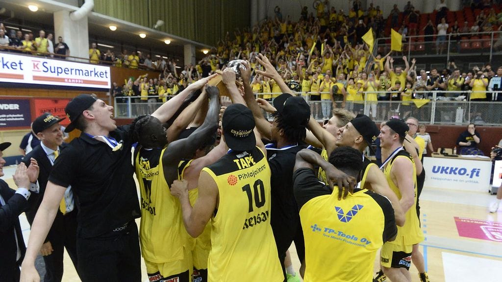 BC Nokia vei Suomen mestaruuden Seagullsin käsistä Helsingin Kisahallissa.